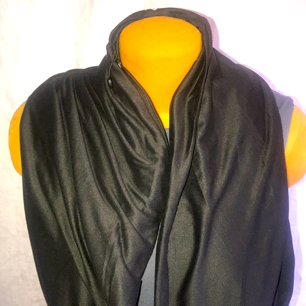 NWT Beyond Yoga Infinity Scarf With Zip Pocket Dark Gray - Picture 9 of 10